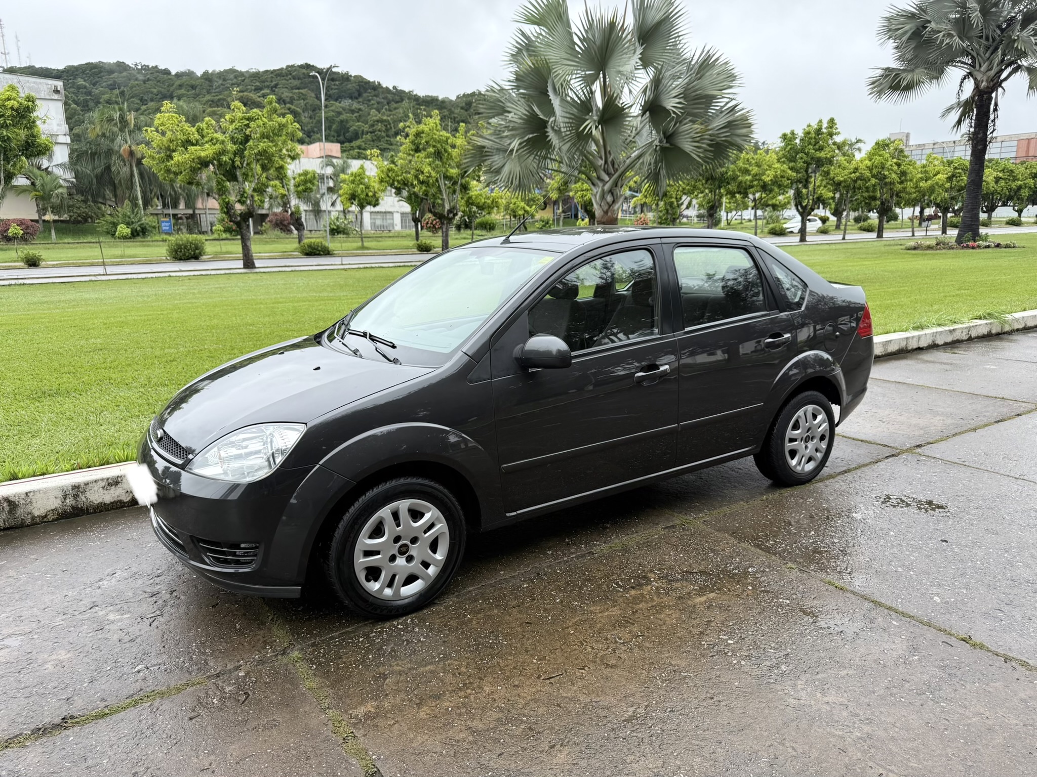FORD FIESTA SEDAN